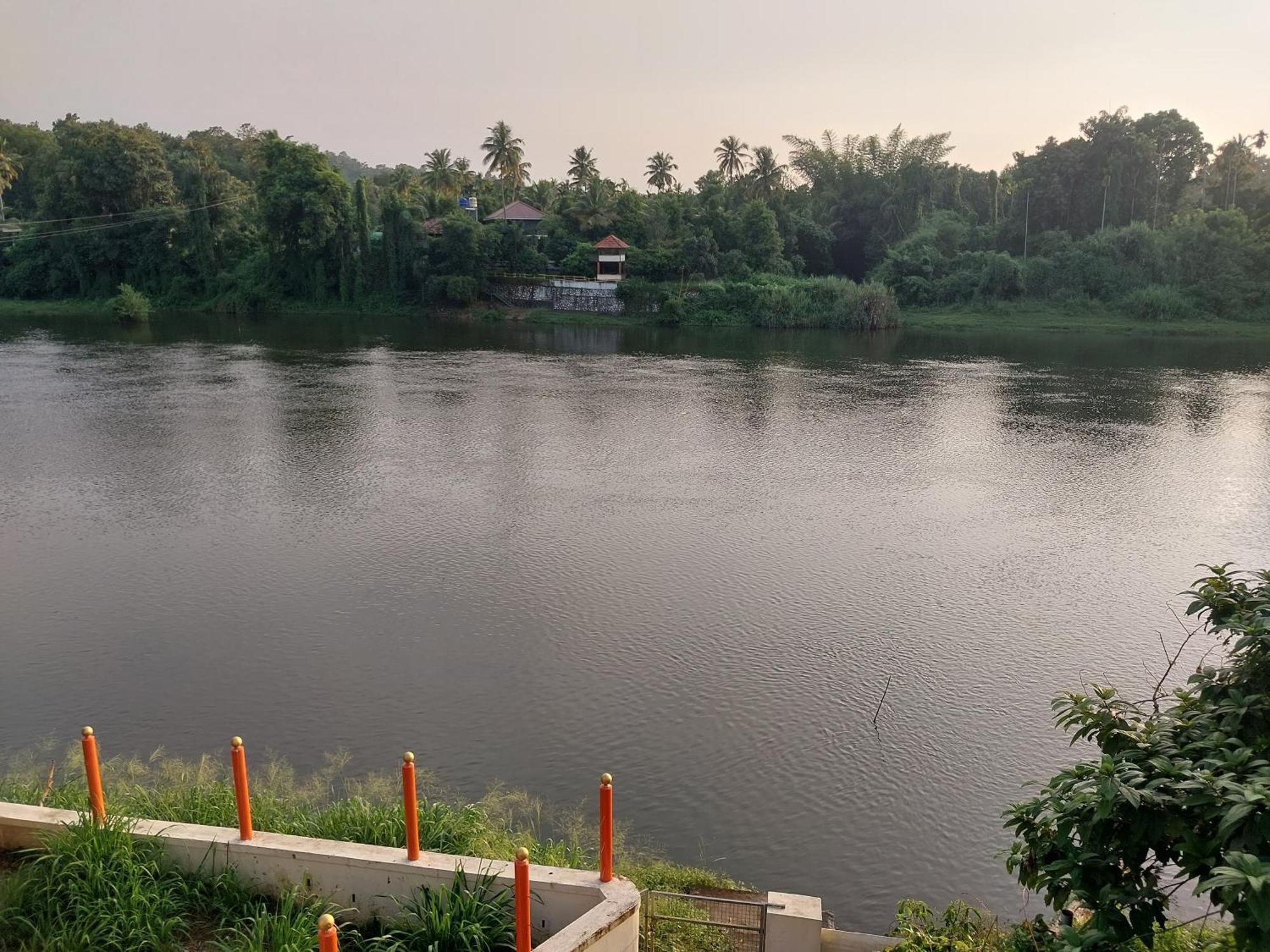 Stayberries River Rock Villa Athirapilly Kizhake Chālakudi Exteriör bild